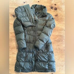 Women’s XS North Face Winter Down Parka with Removable Hood